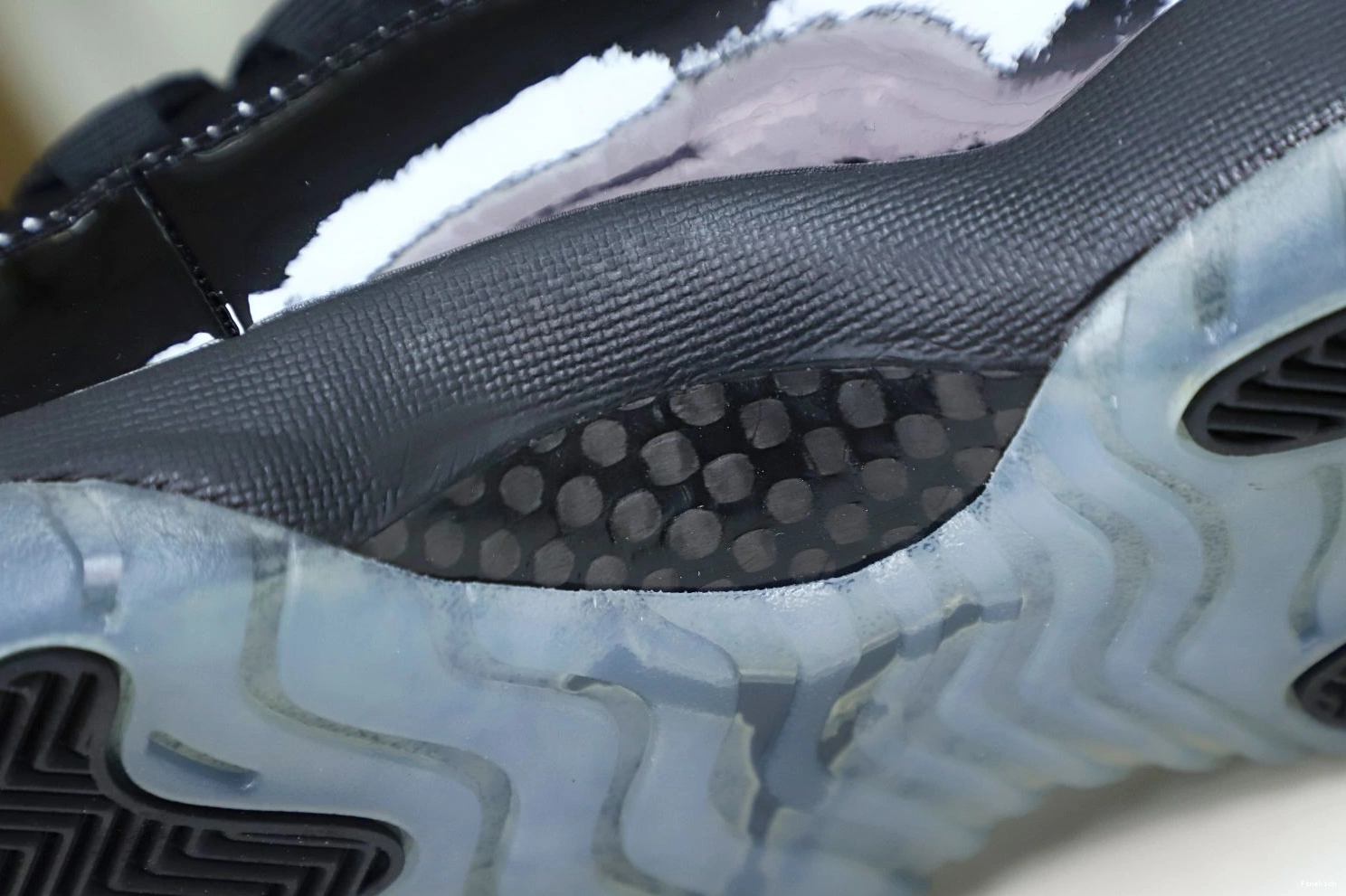 JORDAN 11 RETRO 'CAP GOWN' AIR AND 0826
